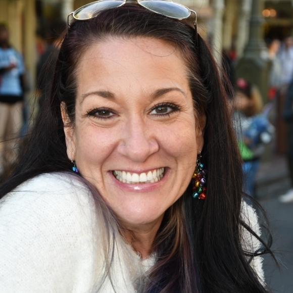 Meet your Posher, Kymberlee - Picture 2 of 3